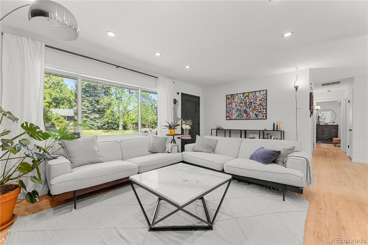 Interior, Living room, Recessed Lighting, Wood Texture Flooring