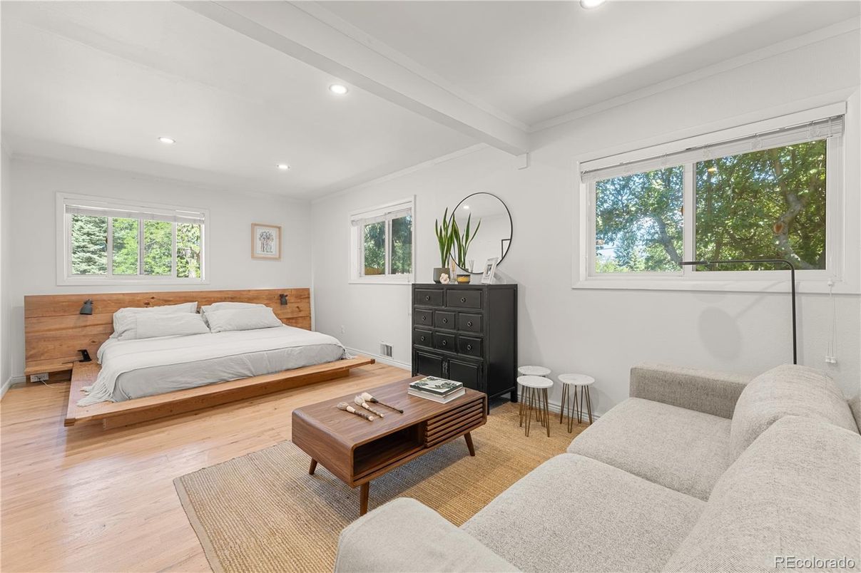 Bedroom, Interior, Living room, Recessed Lighting, Wood Texture Flooring