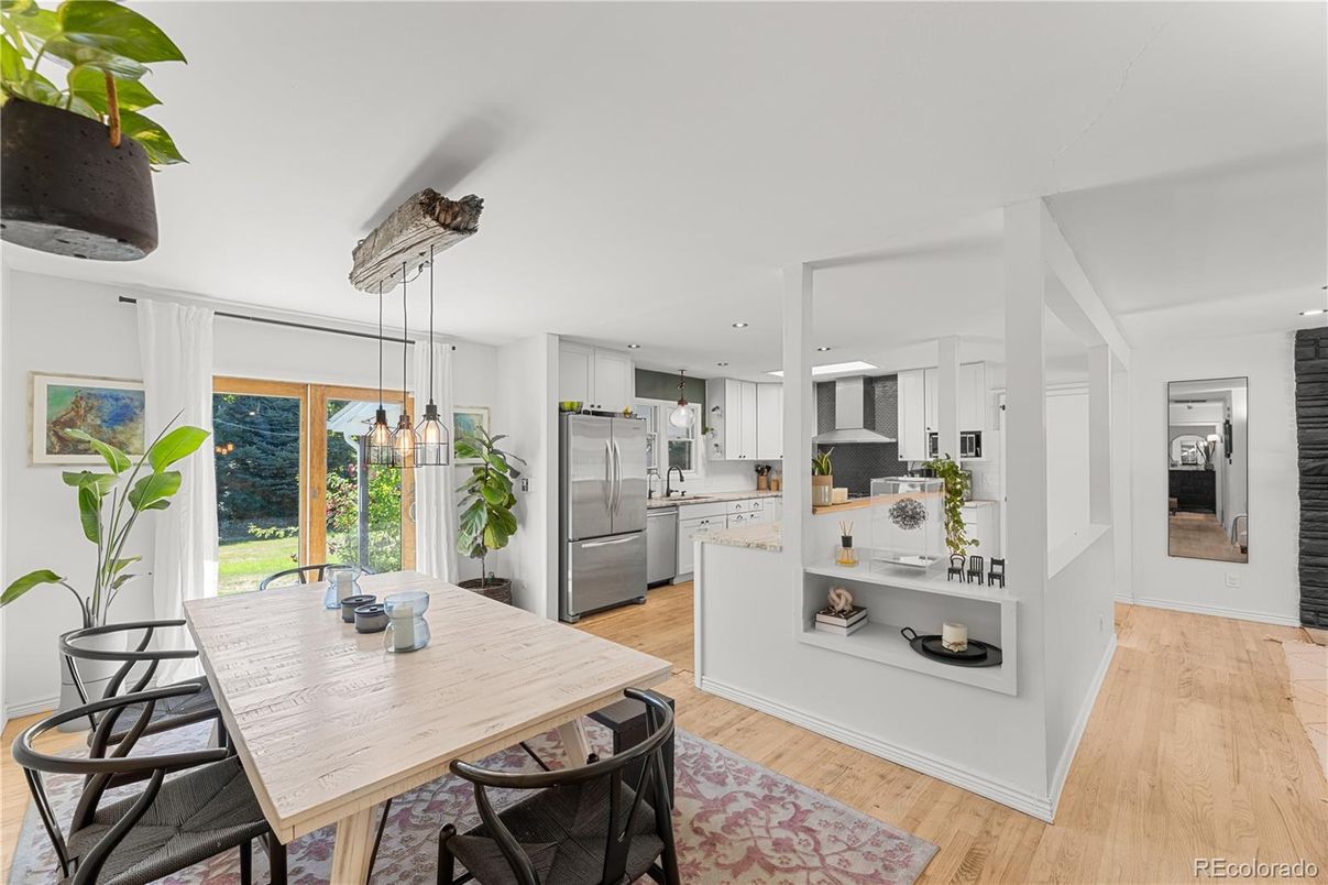 Dining room, Interior, Kitchen, Pendant Lights, Recessed Lighting, Wood Texture Flooring