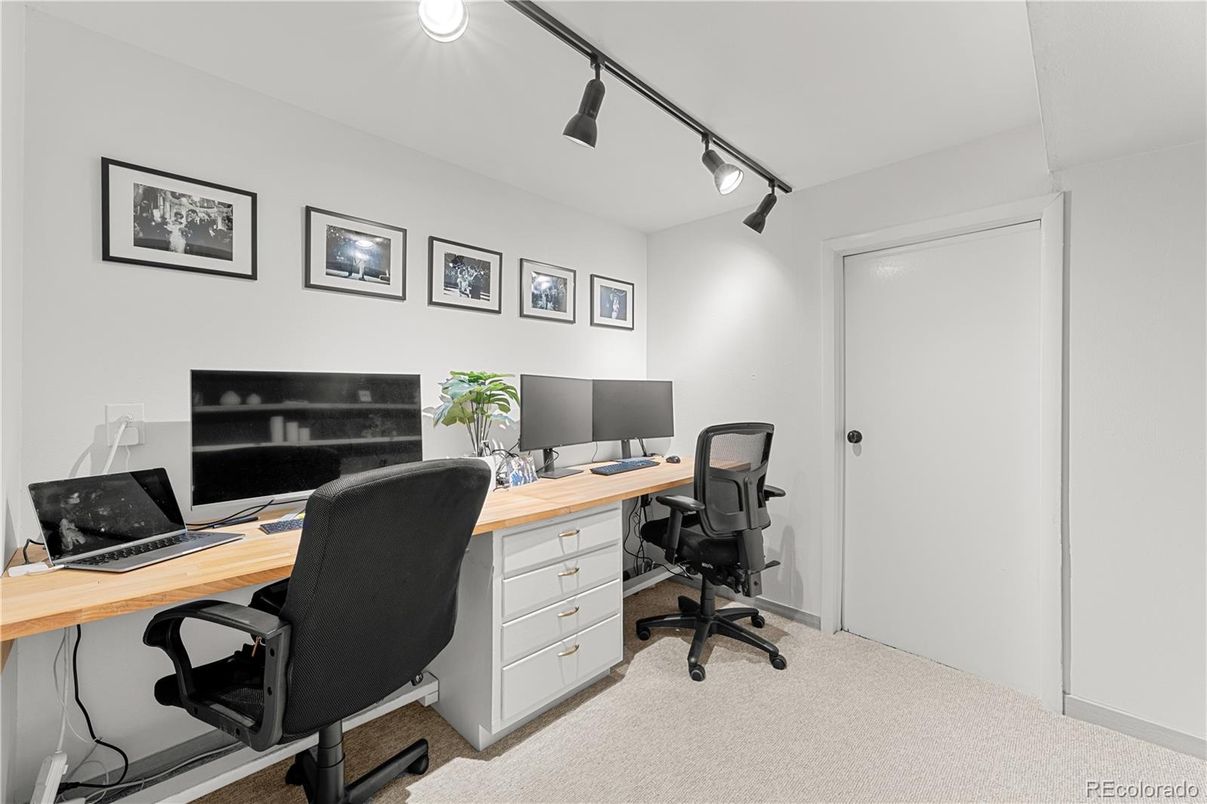 Home Office, Interior