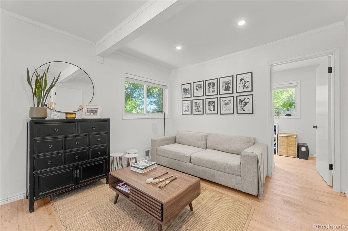 Interior, Living room, Recessed Lighting, Wood Texture Flooring