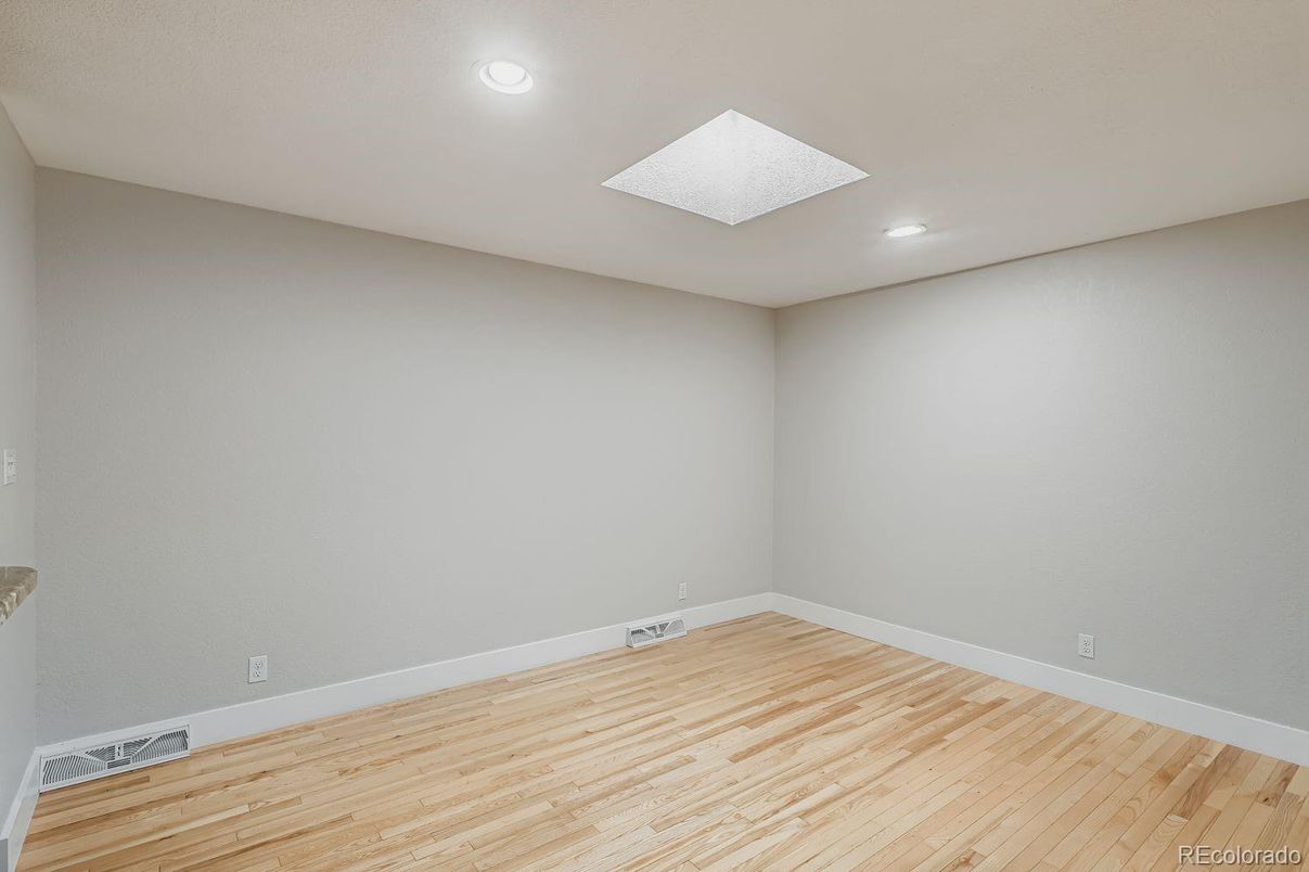 Empty room, Interior, Recessed Lighting, Wood Texture Flooring
