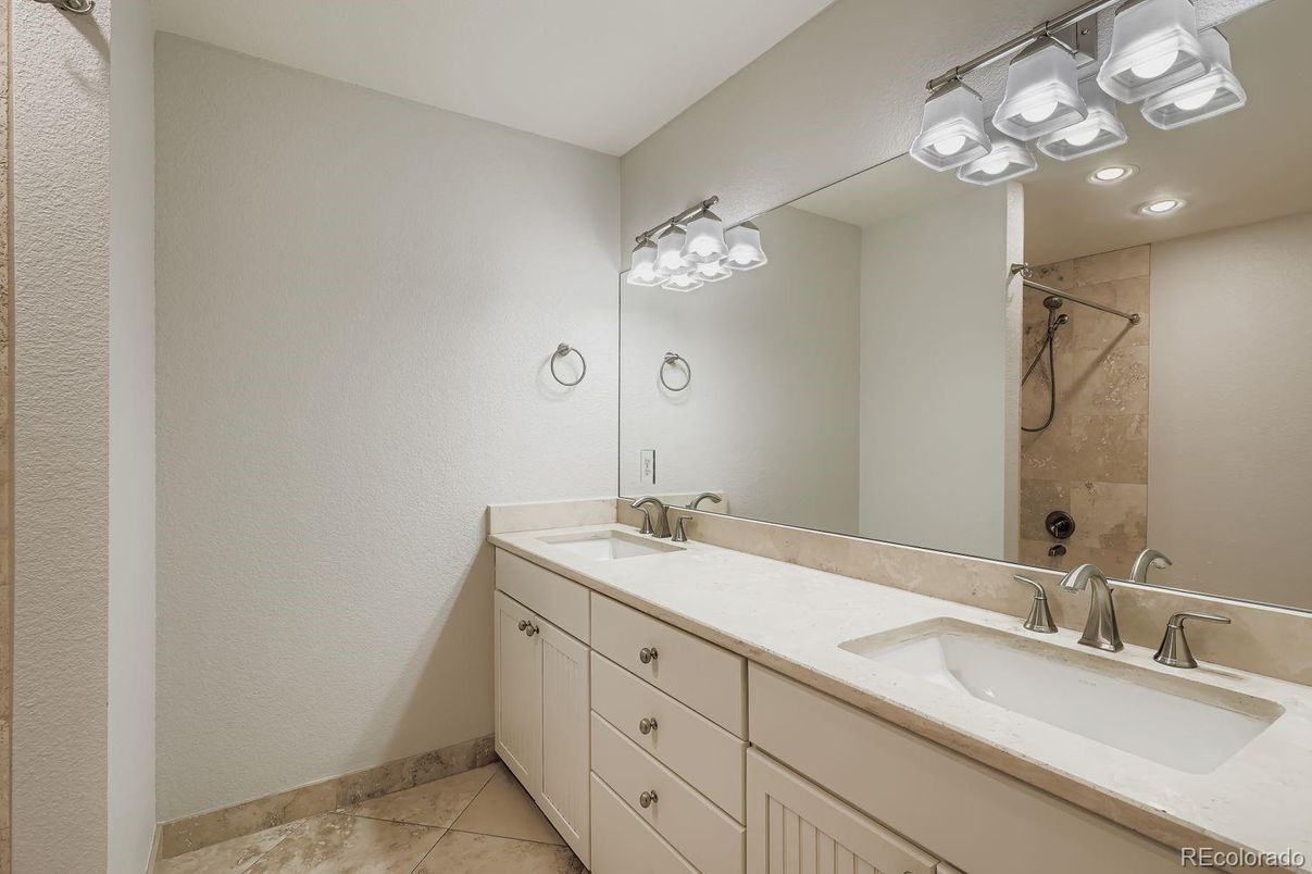 Bathroom, Dual Sink Vanities, Interior, Recessed Lighting