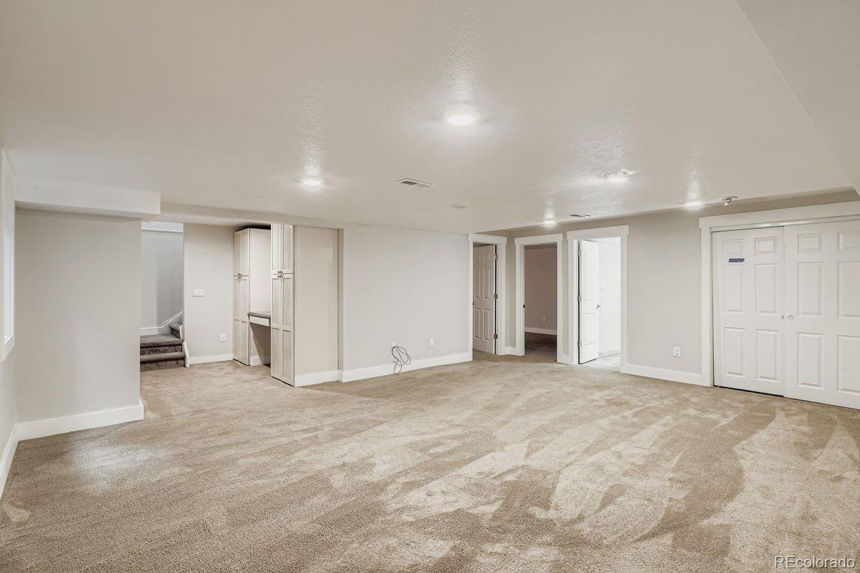 Empty room, Interior, Recessed Lighting
