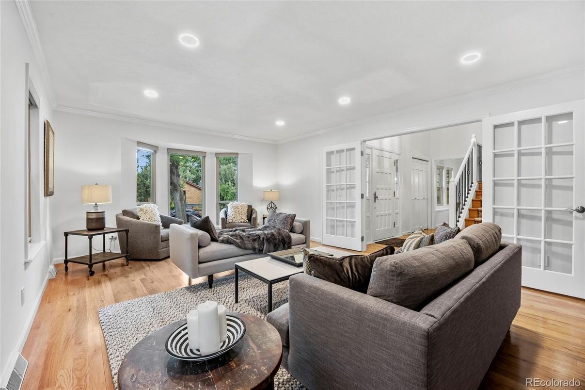 Interior, Living room, Recessed Lighting, Wood Texture Flooring