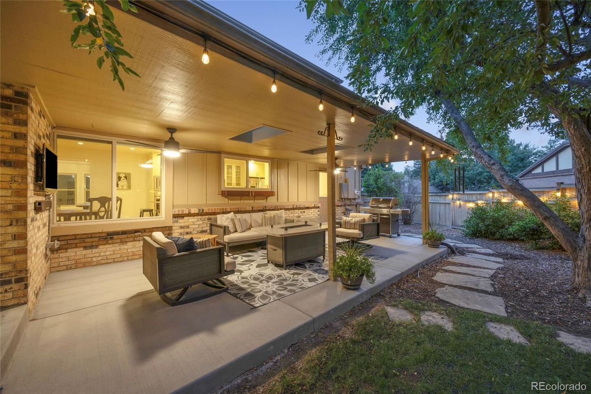 Exterior, Outdoor Kitchen