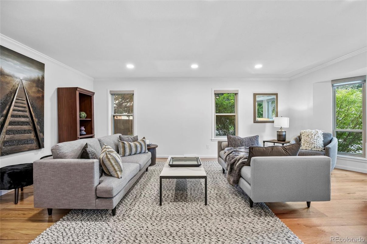 Interior, Living room, Recessed Lighting, Wood Texture Flooring
