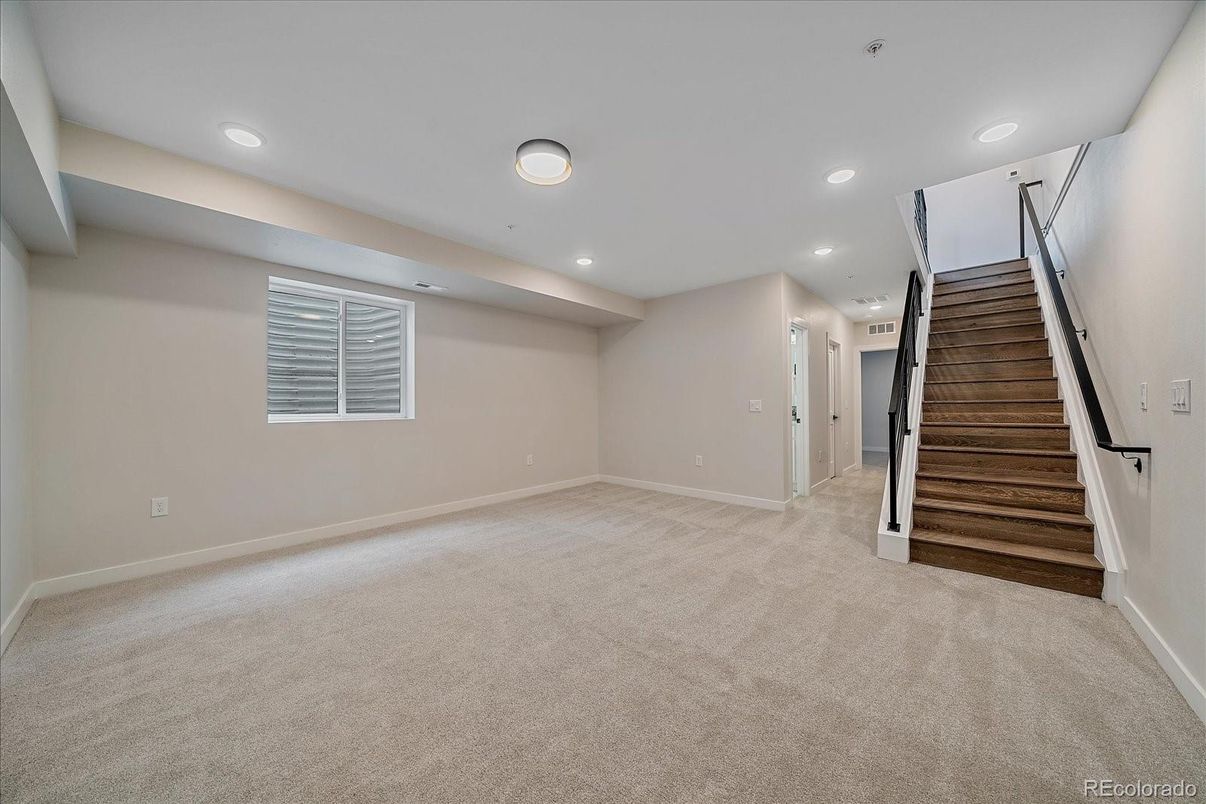 Empty room, Interior, Recessed Lighting