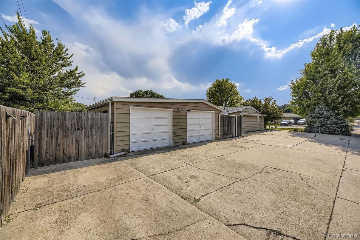 Detached Garage, Exterior