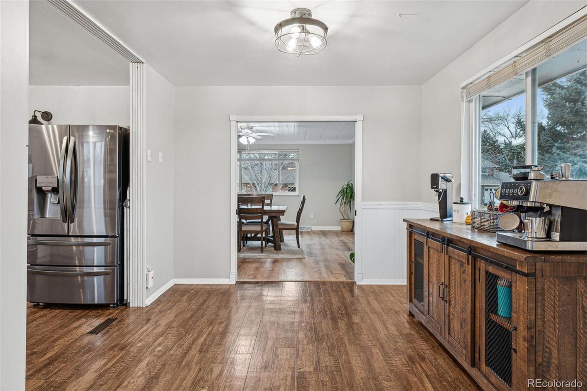 Dining room, Interior, Kitchen, Stainless Steel Appliances, Wood Texture Flooring