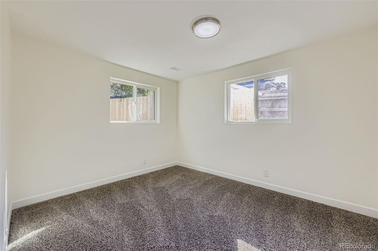 Empty room, Interior