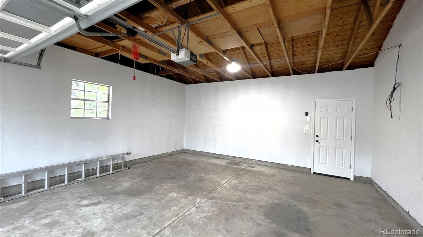 Empty room, Interior, Wooden Beams, Wooden Ceilings