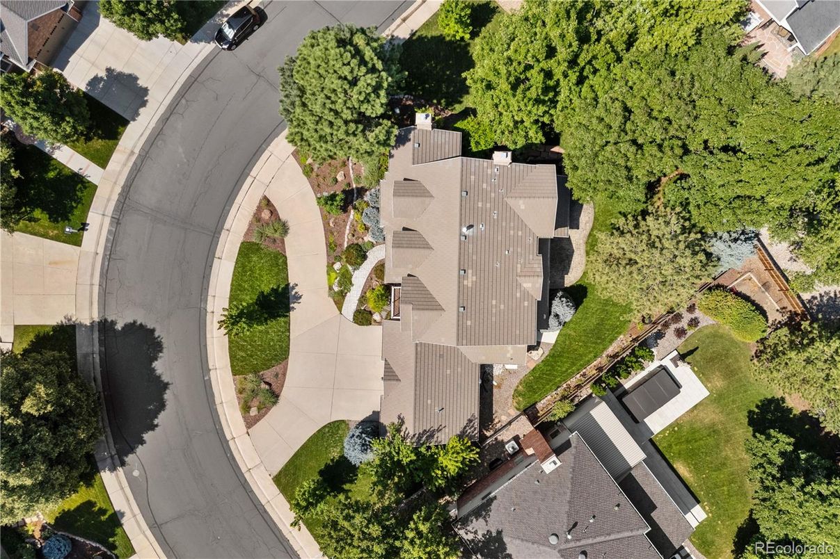 Exterior, Drone