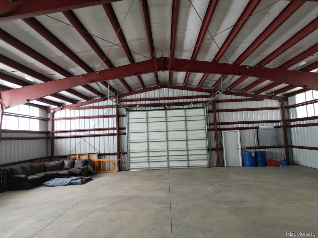 Garage, Interior, Wooden Beams