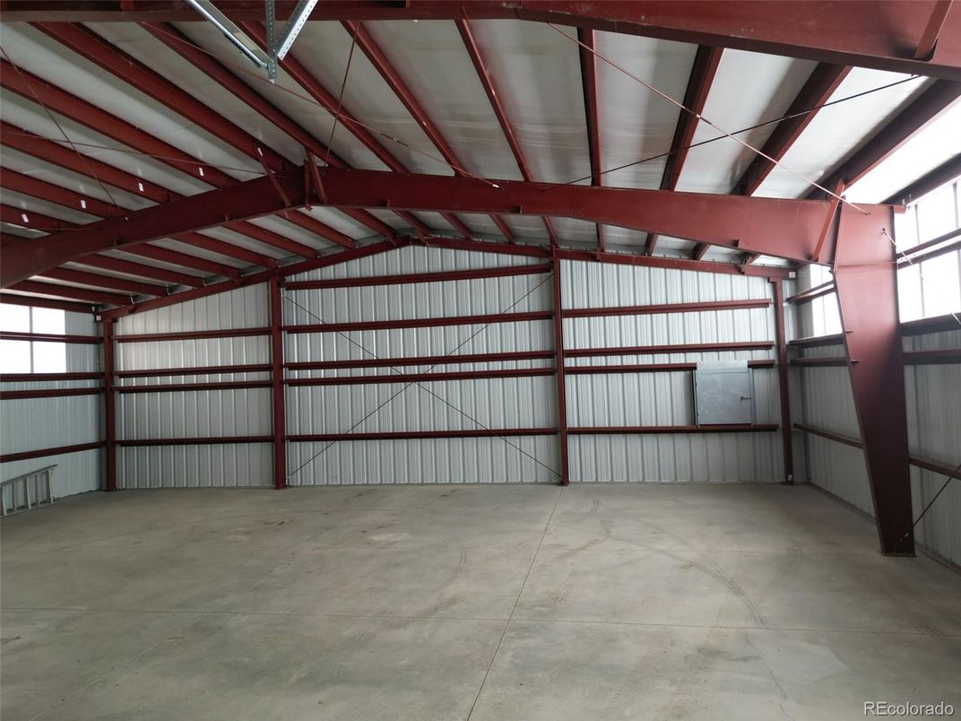 Garage, Interior, Wooden Beams
