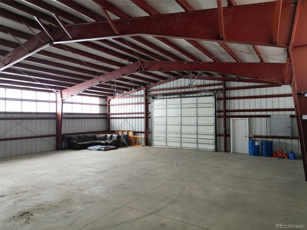 Garage, Interior, Wooden Beams