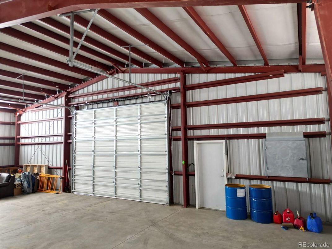 Garage, Interior, Wooden Beams