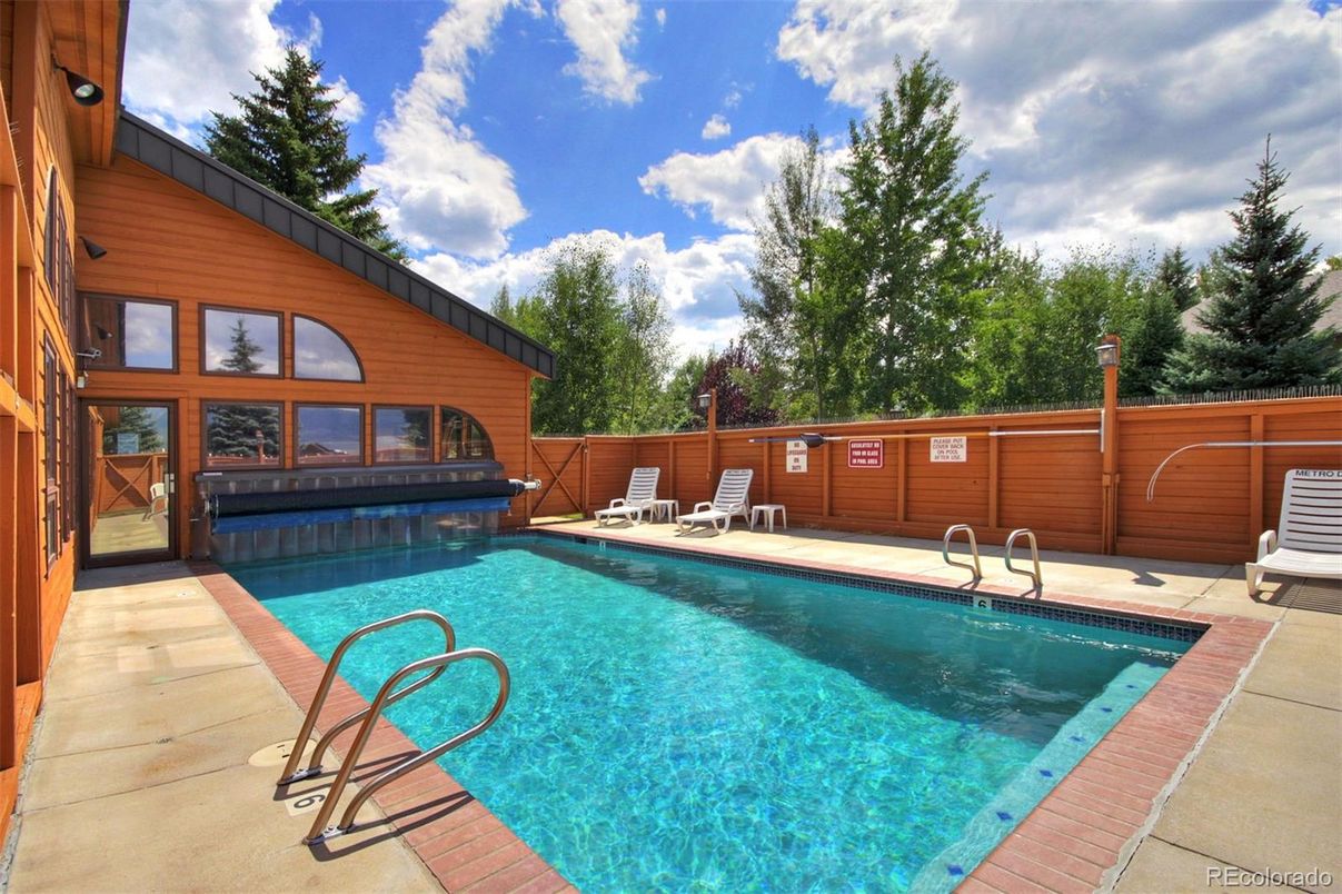 Exterior, Pool