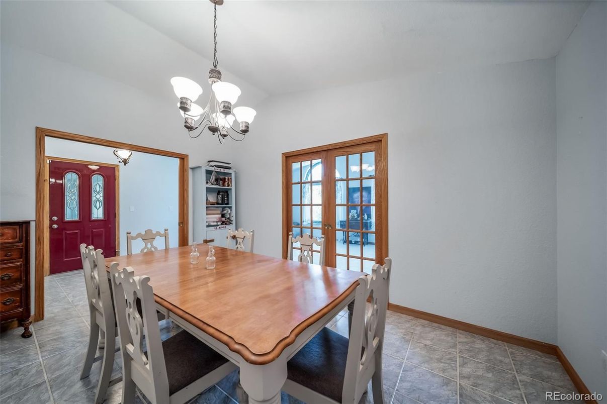 Chandelier, Dining room, Interior