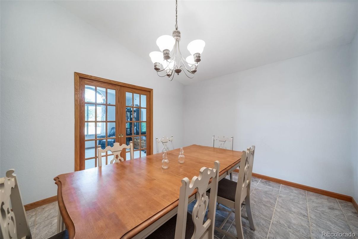 Chandelier, Dining room, Interior