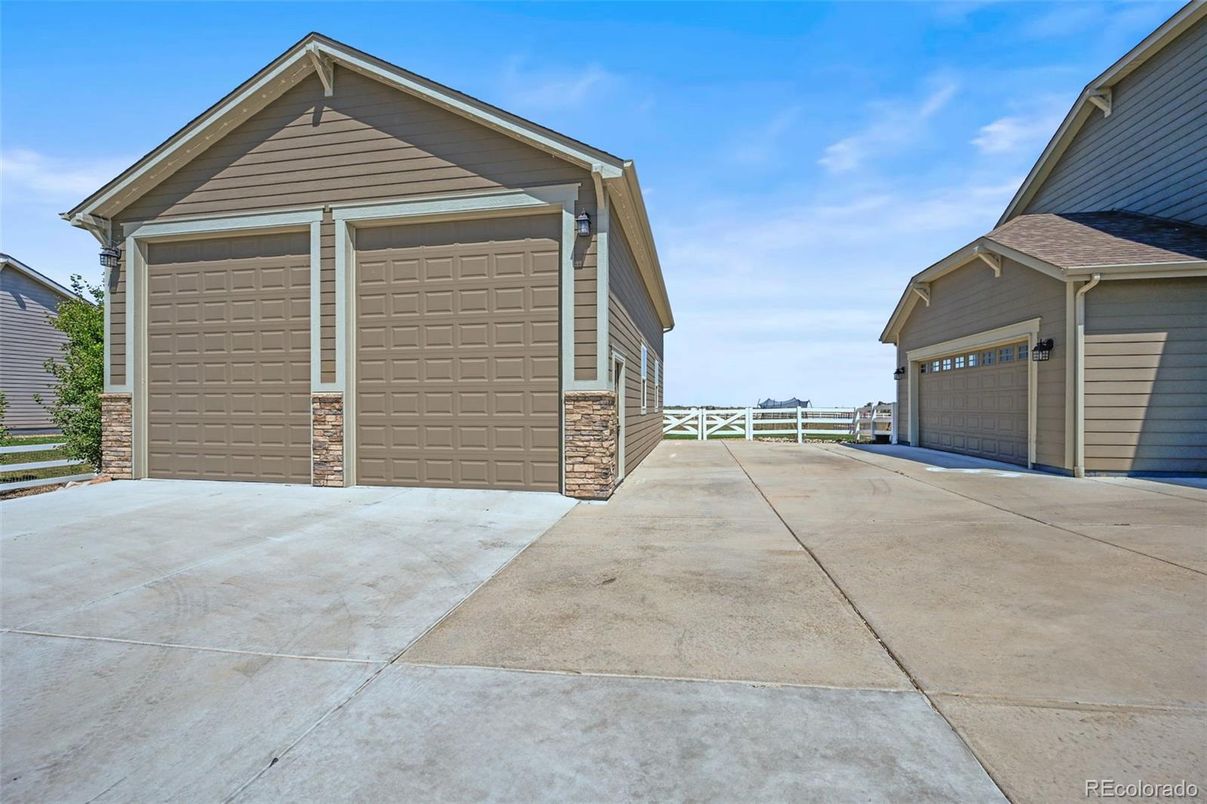 Detached Garage, Exterior