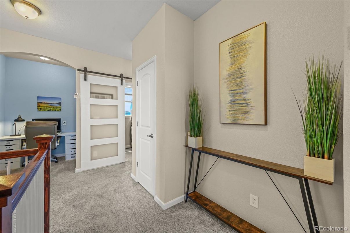Home Office, Interior
