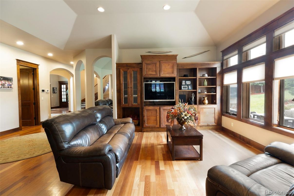 Interior, Living room, Recessed Lighting, Wood Texture Flooring