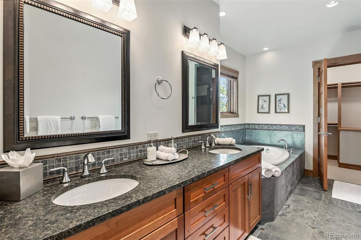 Bathroom, Dual Sink Vanities, Interior, Recessed Lighting