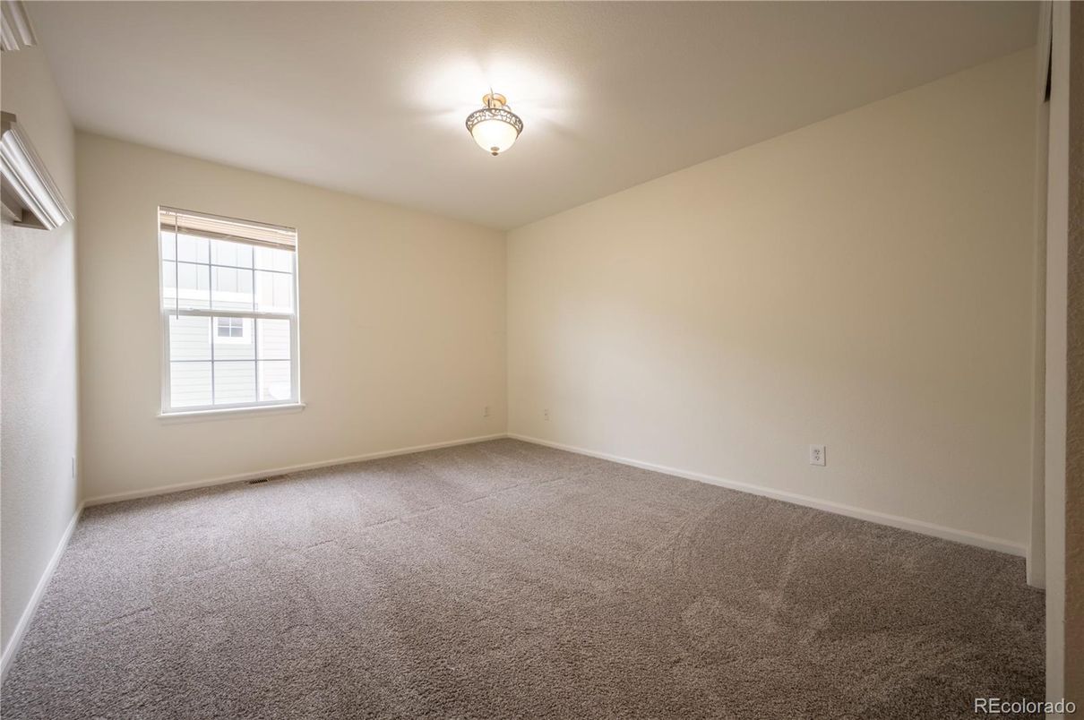 Empty room, Interior
