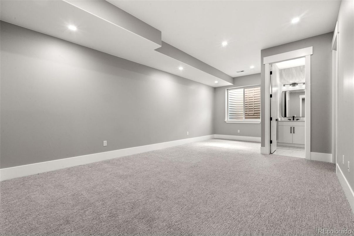 Bathroom, Empty room, Interior, Recessed Lighting