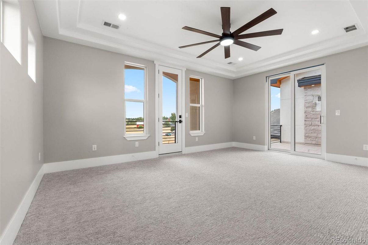 Empty room, Interior, Recessed Lighting