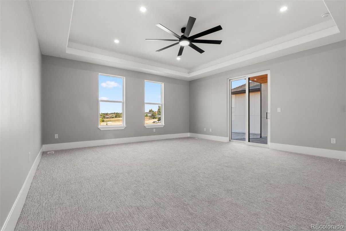 Empty room, Interior, Recessed Lighting