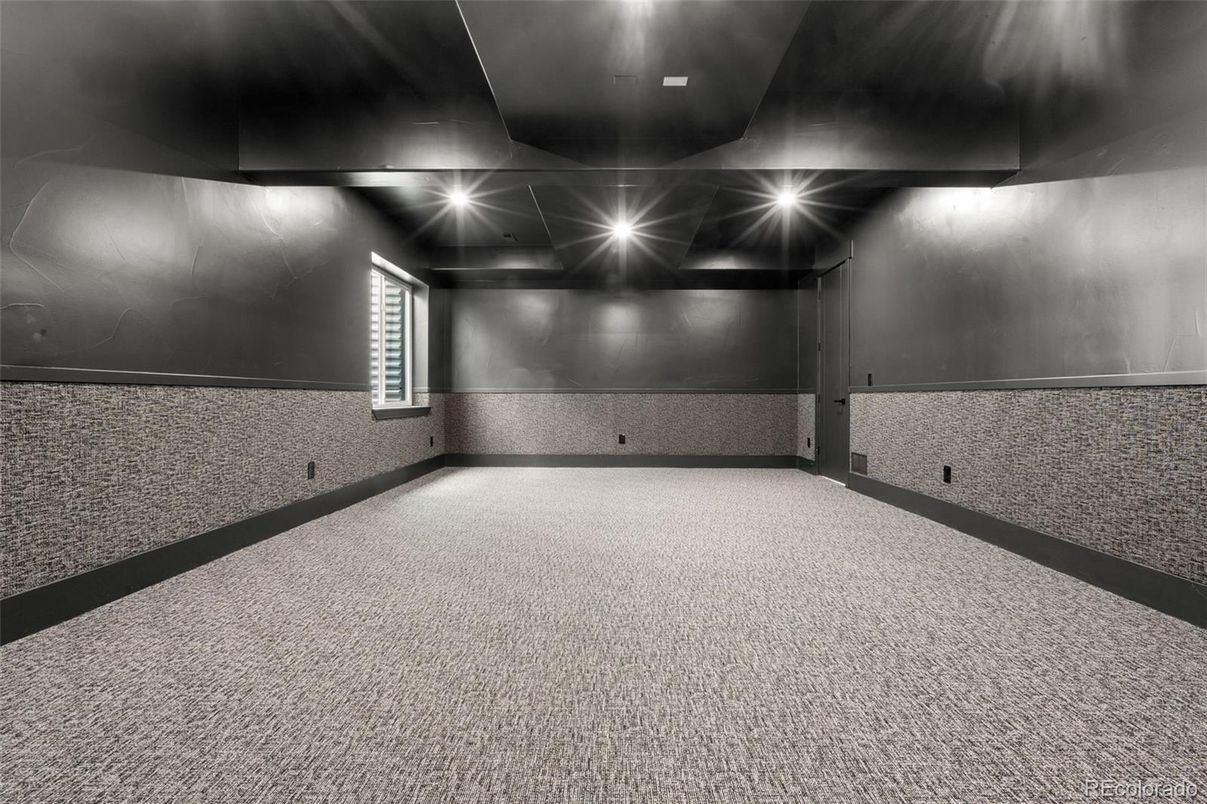 Empty room, Interior, Recessed Lighting