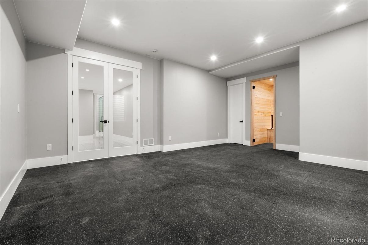 Empty room, Interior, Recessed Lighting