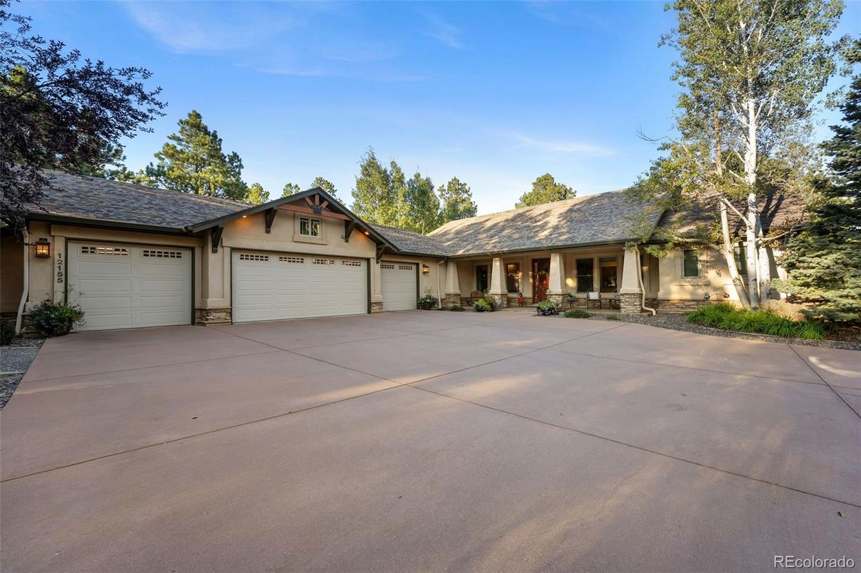 Attached, Exterior, Facade, Ranch