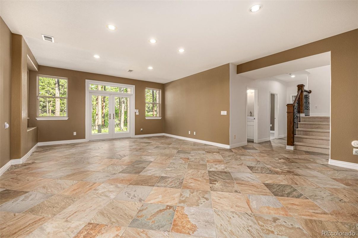 Empty room, Interior, Recessed Lighting