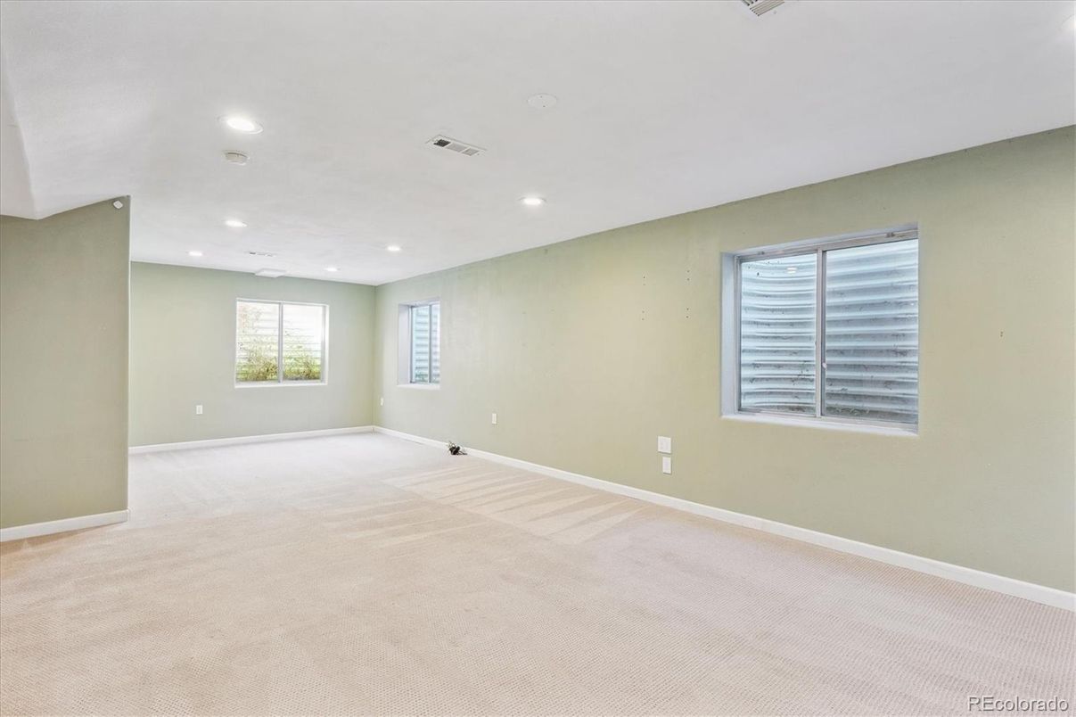 Empty room, Interior, Recessed Lighting