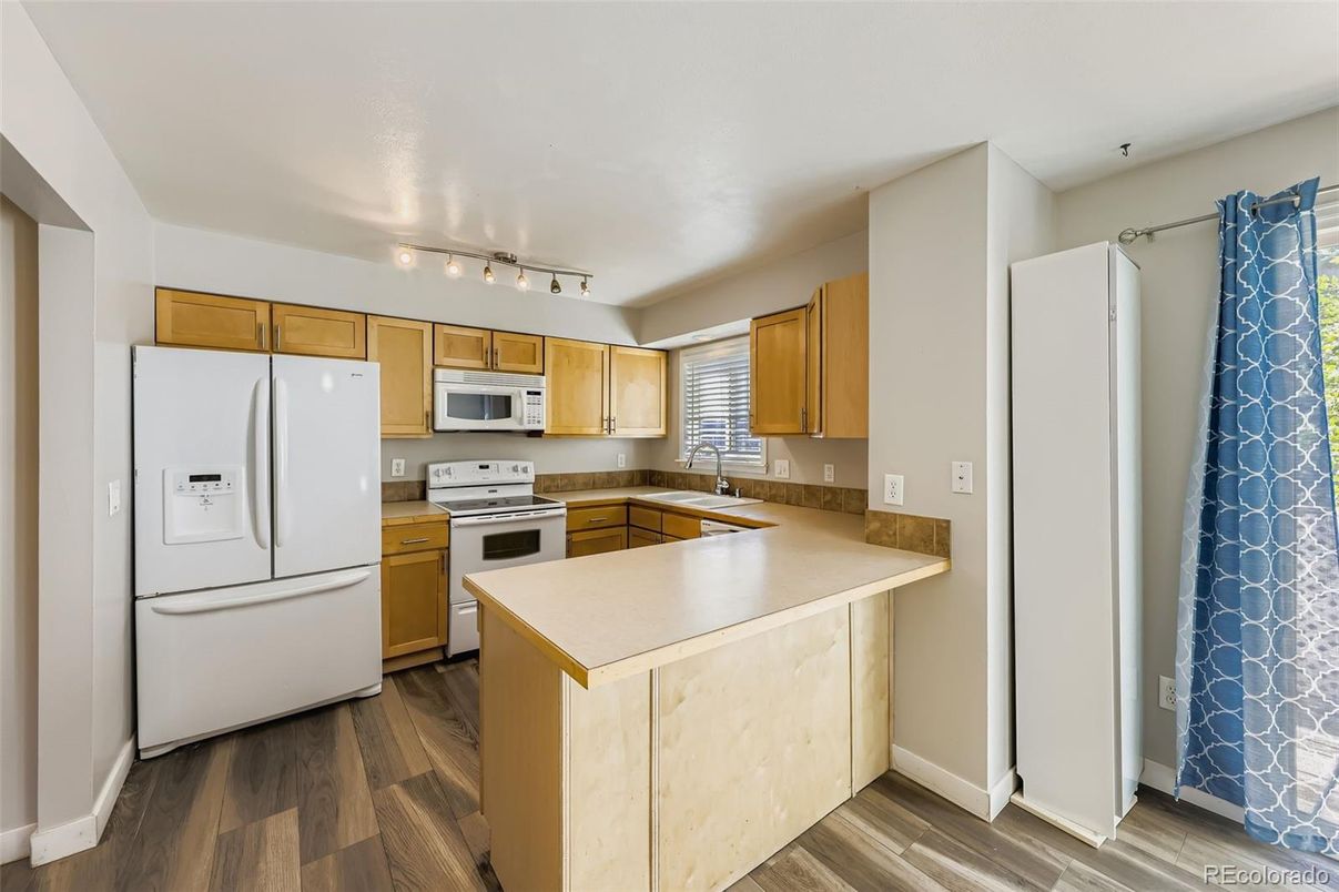 Interior, Kitchen, Stainless Steel Appliances, Wood Texture Flooring