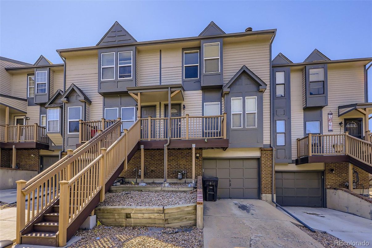 Attached, Exterior, Facade, Rowhouse