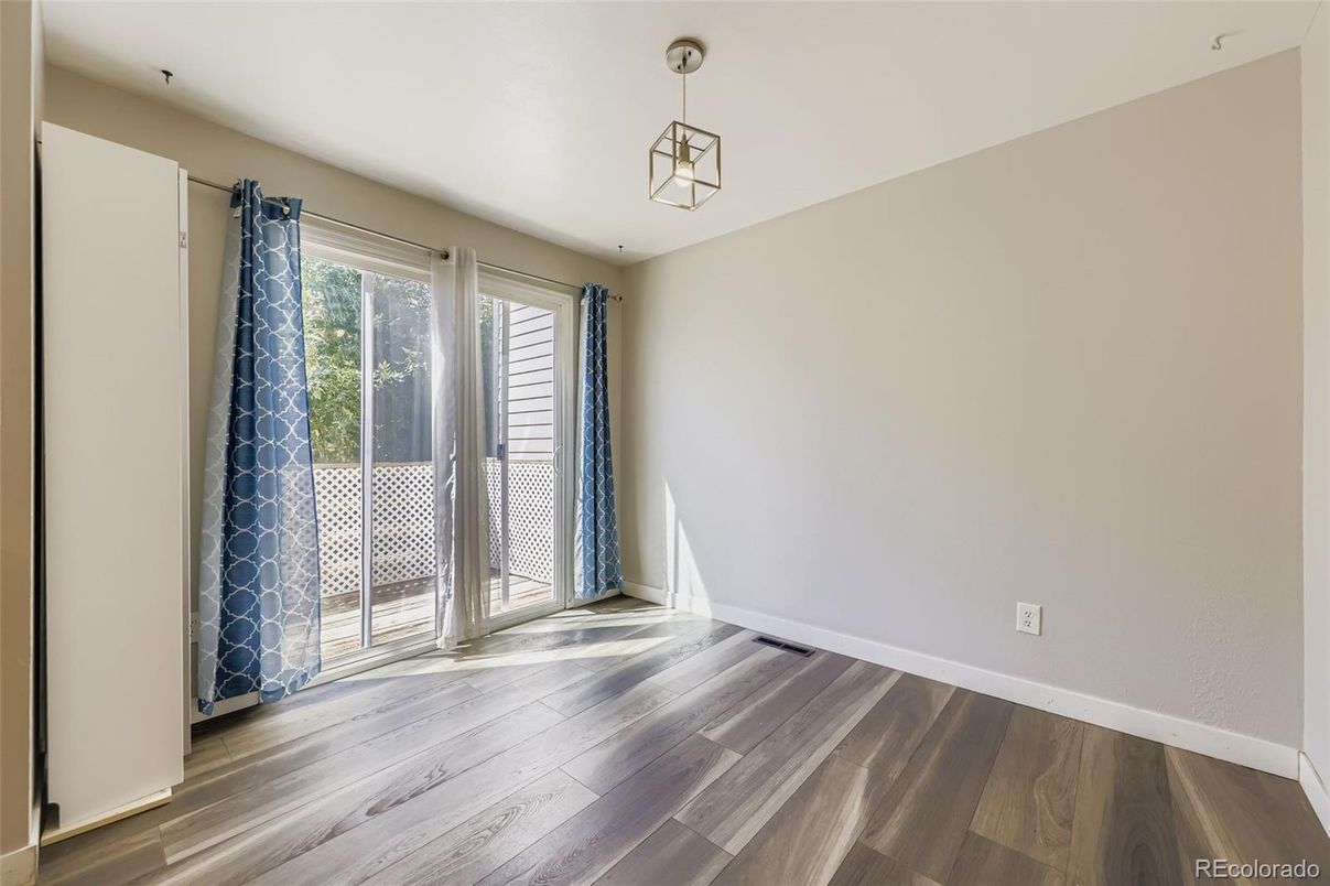 Empty room, Interior, Pendant Lights, Wood Texture Flooring