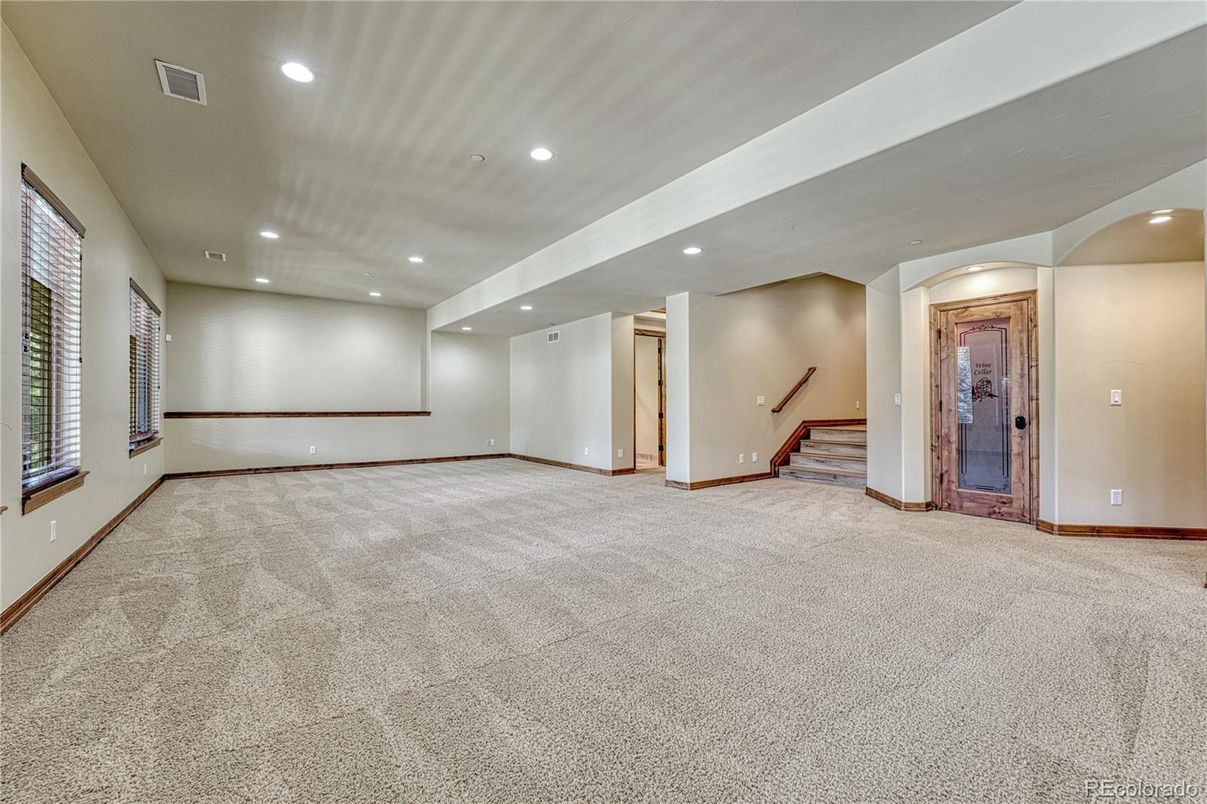 Empty room, Interior, Recessed Lighting