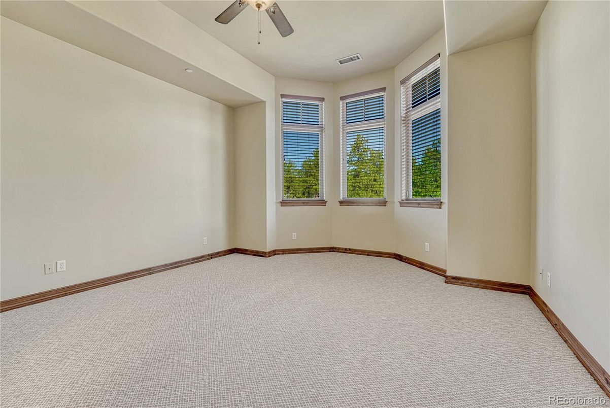 Empty room, Interior