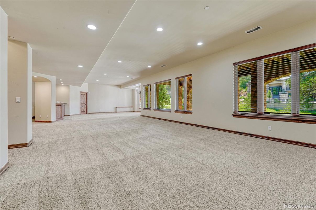 Empty room, Interior, Recessed Lighting