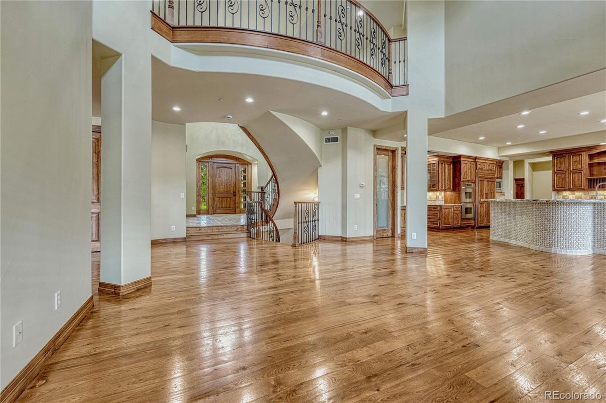 Interior, Recessed Lighting, Wood Texture Flooring