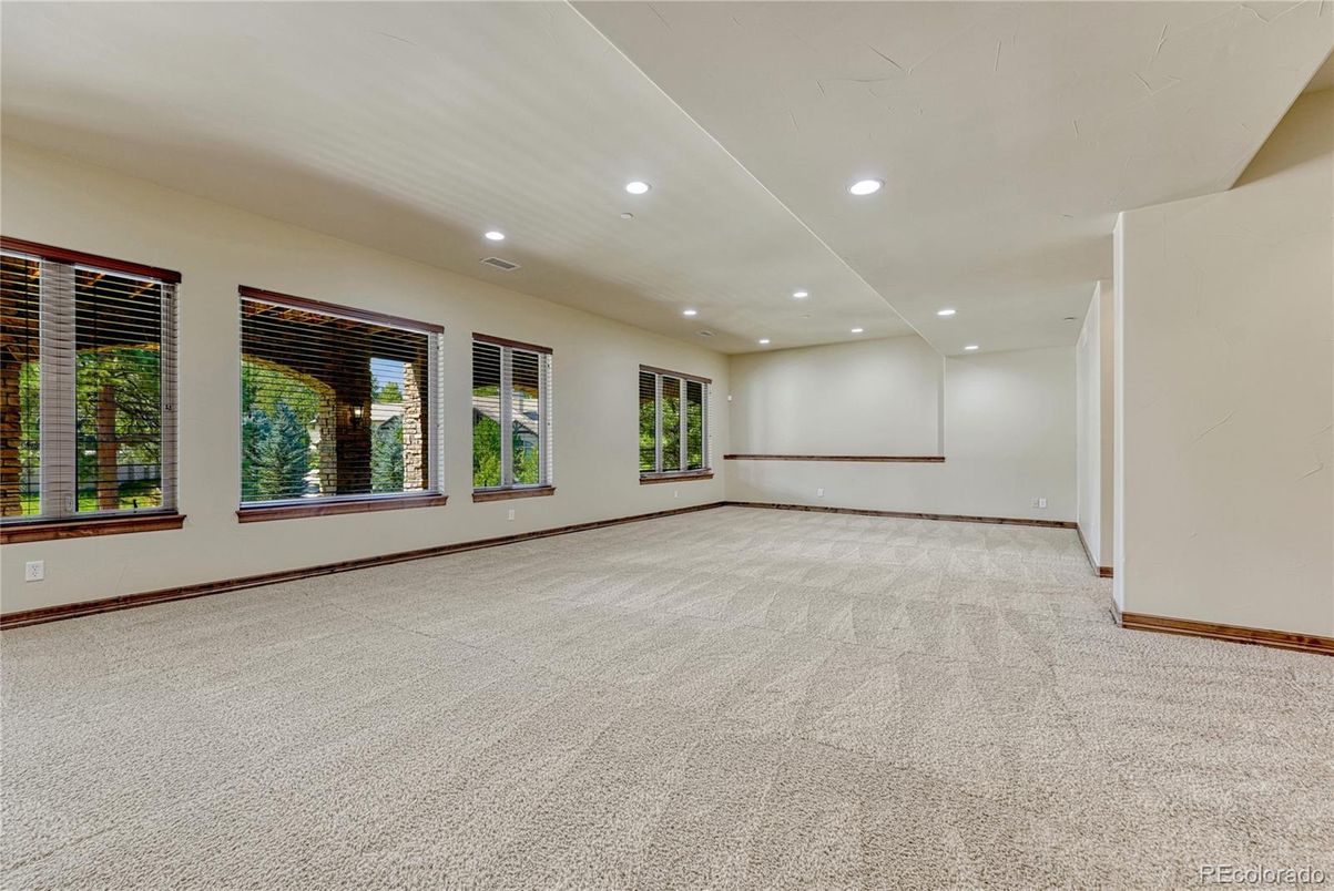 Empty room, Interior, Recessed Lighting