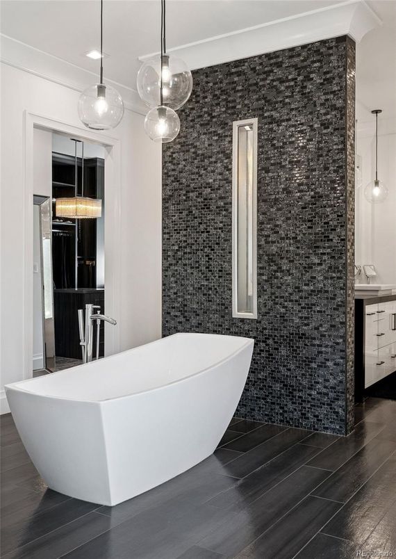 Bathroom, Free Standing Baths, Interior, Pendant Lights, Recessed Lighting