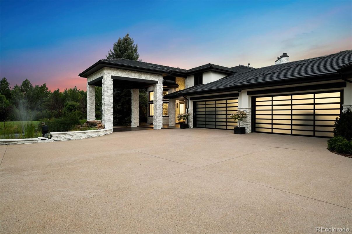 Attached, Exterior, Facade, Modern