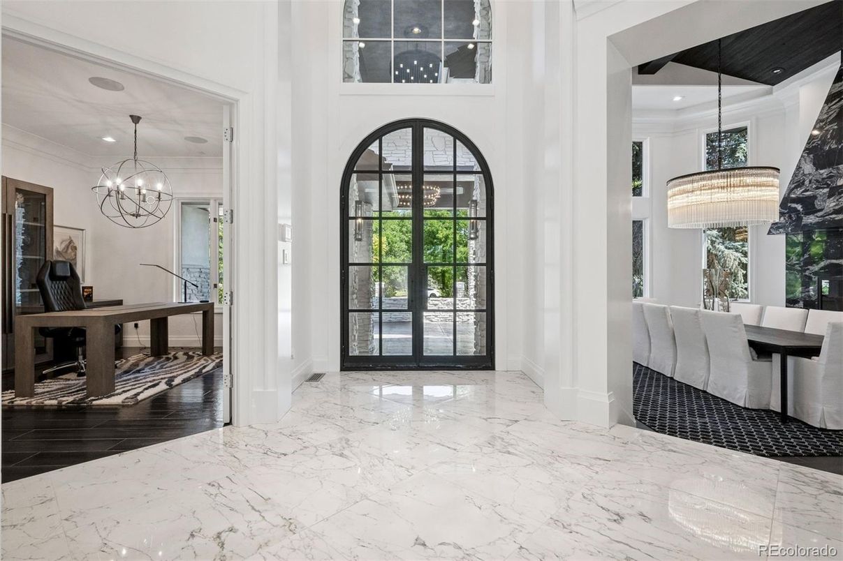 Chandelier, Dining room, Interior, Marble, Piano, Recessed Lighting, Wood Texture Flooring