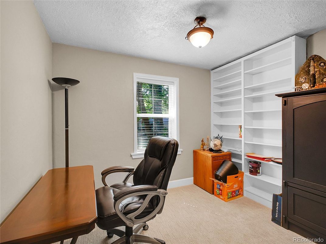 Home Office, Interior