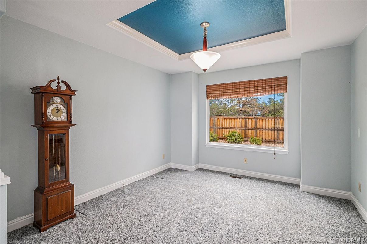 Empty room, Interior